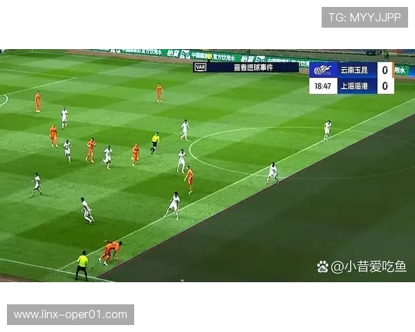 聚焦世界杯裁判哨声频率背后的判罚尺度与比赛节奏变化深层解析 - 副本 (2)