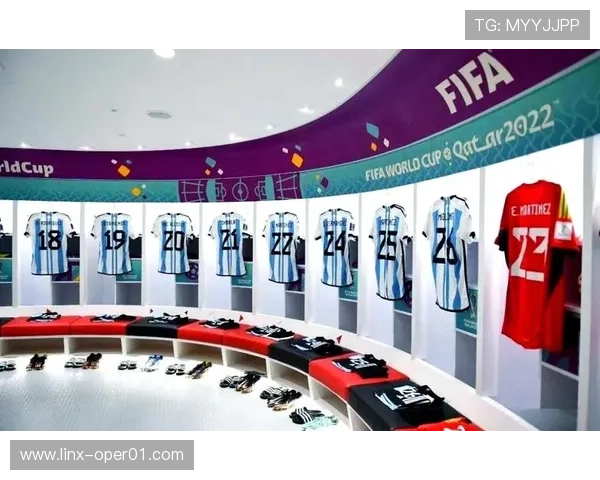 世界杯更衣室同款装备揭秘 球员专用道具与时尚潮流的完美融合